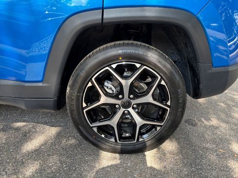 Used 2025 Jeep Compass Limited AWD/4WD image 30