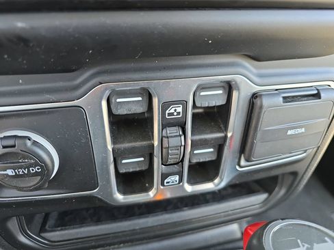 Used 2021 Jeep Wrangler Unlimited Sahara w/ Cold Weather Group AWD/4WD image 29