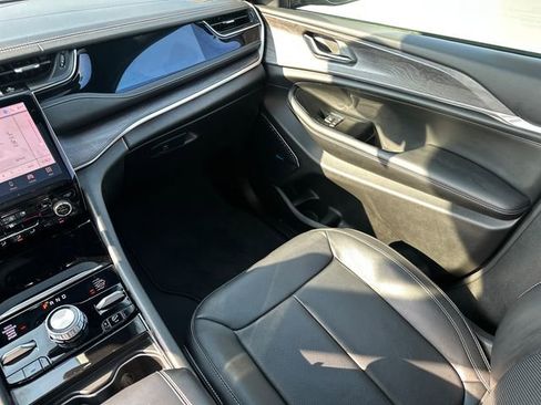 Used 2023 Jeep Grand Cherokee Overland image 23