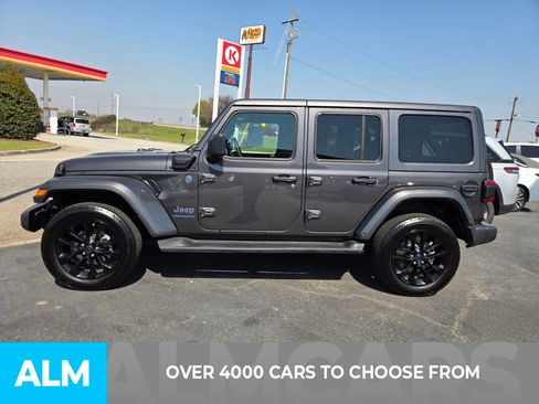 Used 2025 Jeep Wrangler Unlimited Sahara AWD/4WD image 3