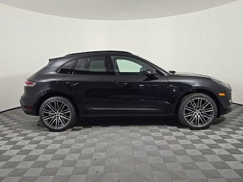 Certified 2025 Porsche Macan image 8