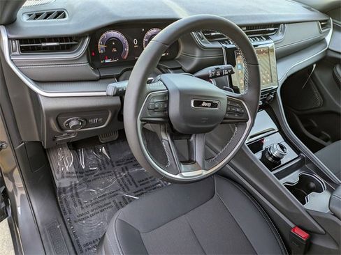 New 2025 Jeep Grand Cherokee Laredo w/ Luxury Tech Group I image 10