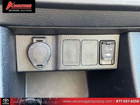 Used 2014 Toyota Corolla LE image 25