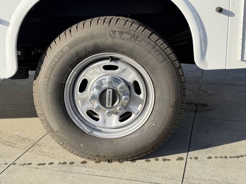 Used 2023 Ford F250 XL w/ XL Chrome Package image 15