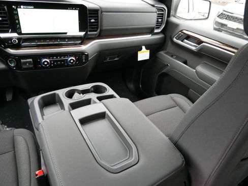 New 2026 GMC Sierra 1500 SLE w/ Preferred Package image 11