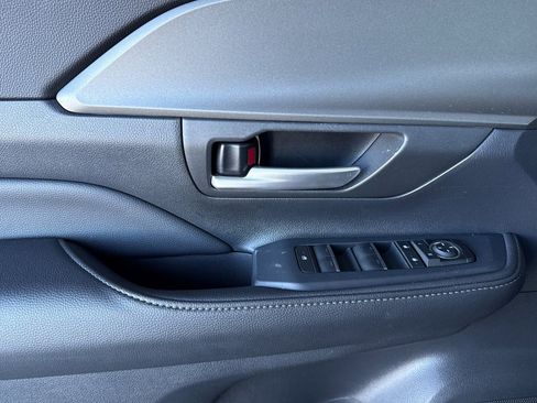 Certified 2025 Toyota Grand Highlander LE image 13