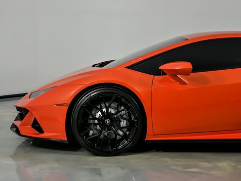 Used 2021 Lamborghini Huracan EVO image 7