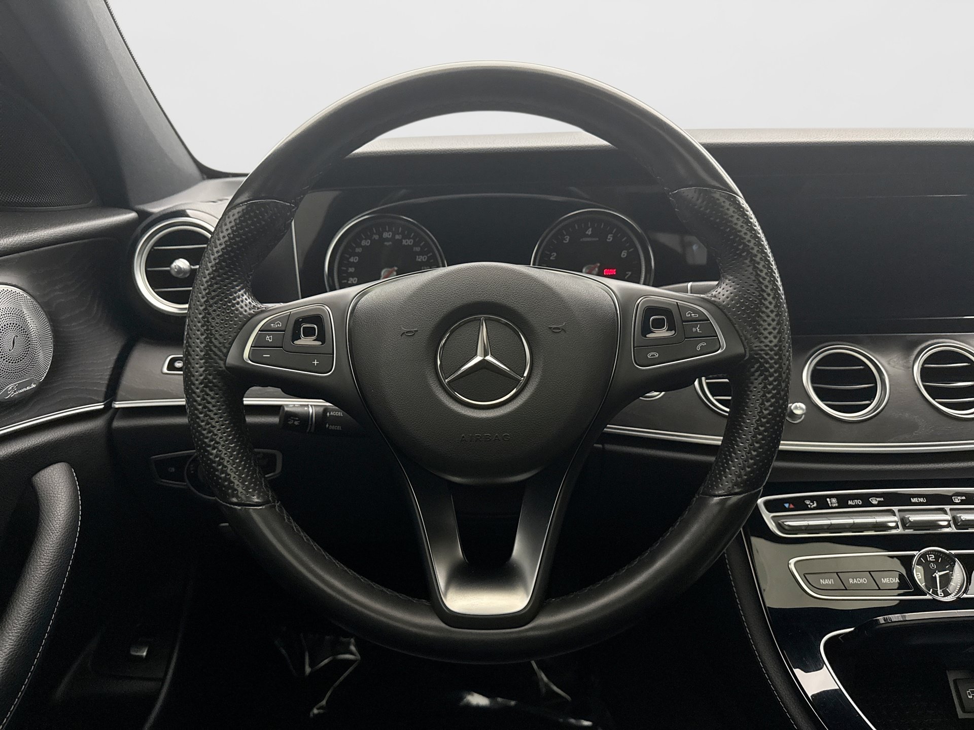 Used 2017 Mercedes-Benz E 300 4MATIC image 12