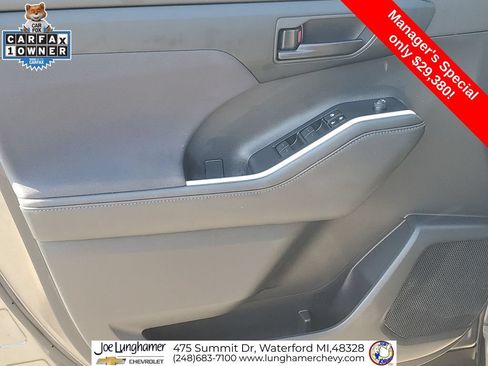 Used 2023 Toyota Highlander LE AWD/4WD image 23