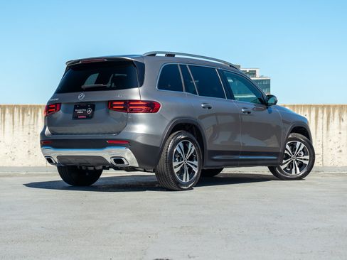Used 2026 Mercedes-Benz GLB 250 4MATIC image 4