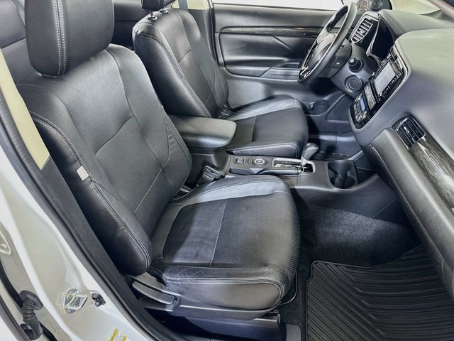 Used 2016 Mitsubishi Outlander AWD image 13