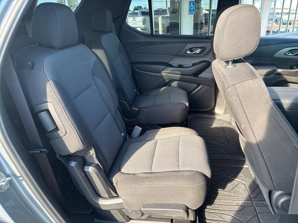 Used 2023 Chevrolet Traverse LT FWD image 25