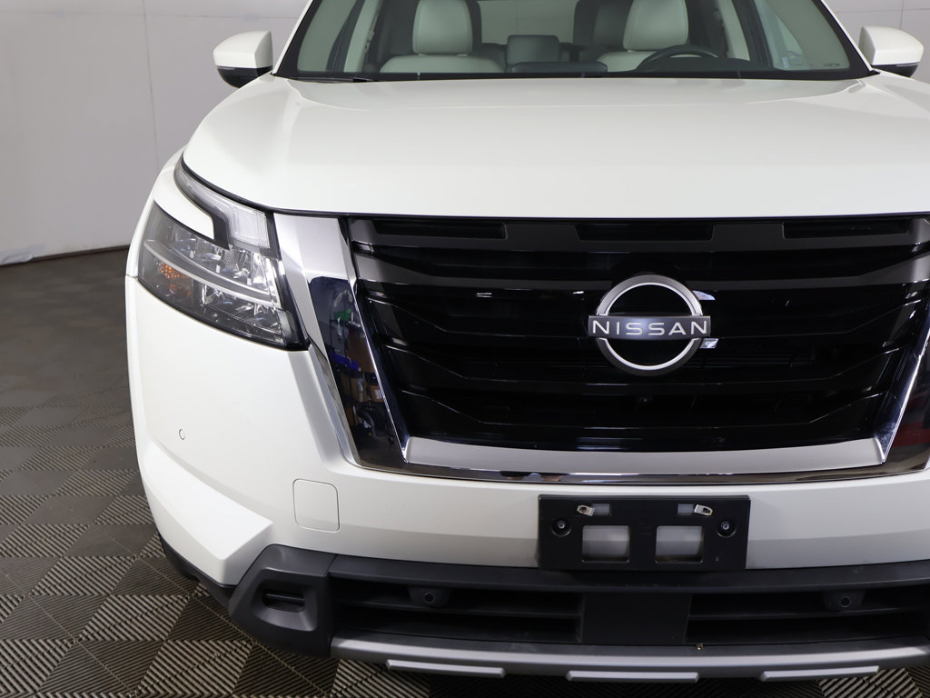 Used 2023 Nissan Pathfinder SL AWD/4WD image 15