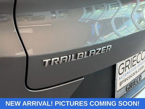 Used 2021 Chevrolet TrailBlazer LT w/ Driver Confidence Package FWD image 10
