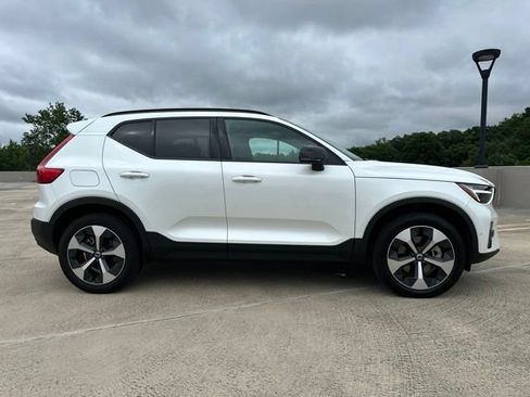 Certified 2025 Volvo XC40 B5 Plus AWD/4WD image 10