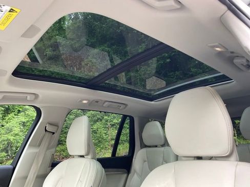 Certified 2023 Volvo XC90 T8 Ultimate AWD/4WD image 22