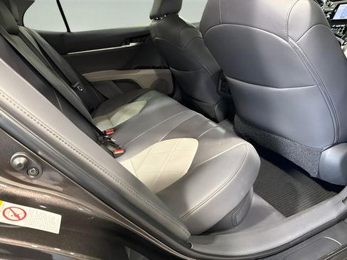 Used 2018 Toyota Camry XLE FWD image 34