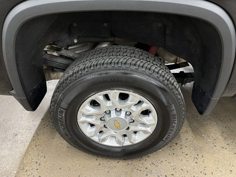 Used 2024 Chevrolet Silverado 3500 LTZ w/ LTZ Convenience Package image 17