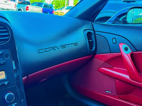 Used 2010 Chevrolet Corvette Convertible w/ Preferred Equipment Group RWD image 8