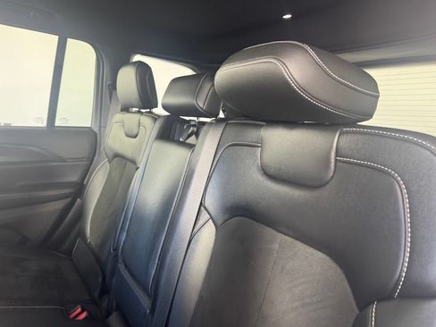 Used 2023 Jeep Grand Cherokee Altitude AWD/4WD image 11