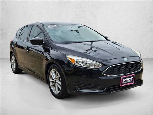 Used 2018 Ford Focus SE FWD image 3