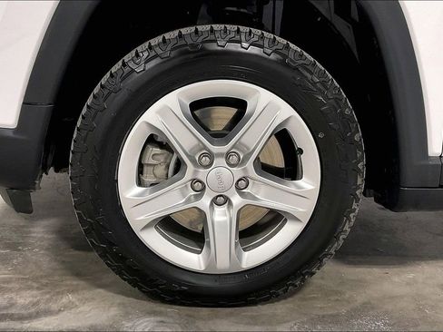 Used 2023 Jeep Compass Sport image 11