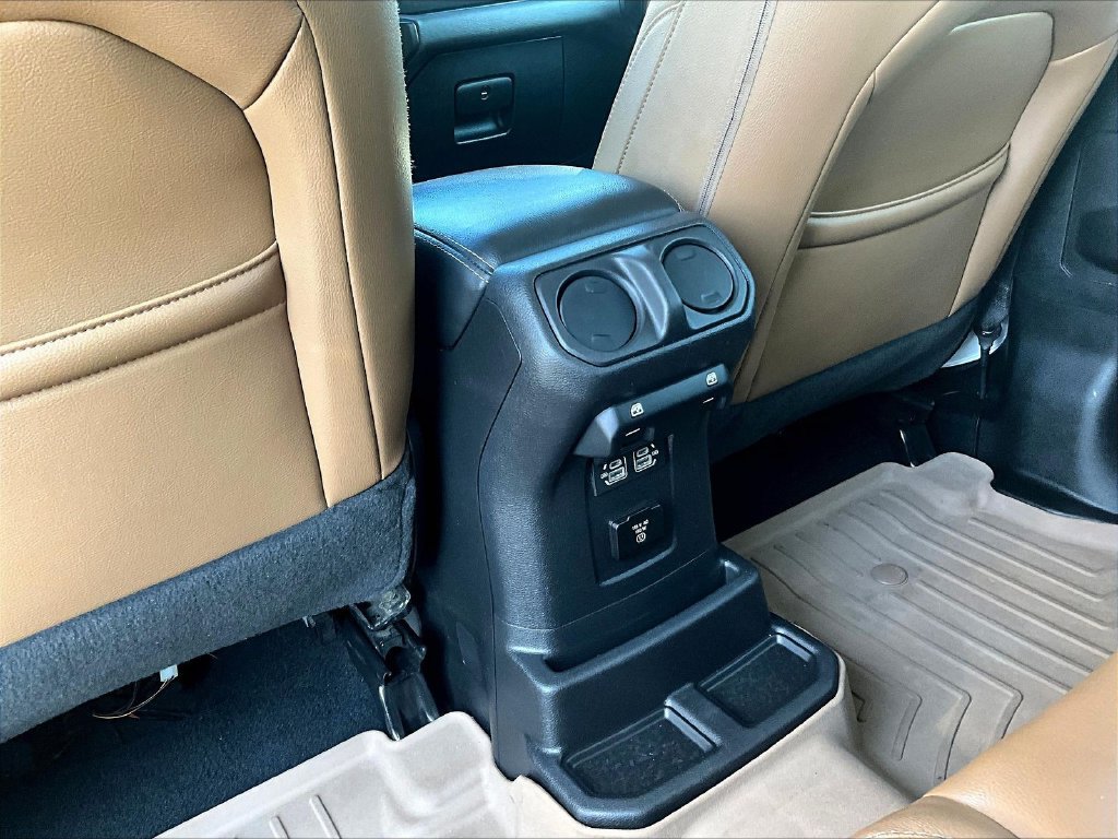 Used 2022 Jeep Wrangler Unlimited Sahara w/ Safety Group AWD/4WD image 12