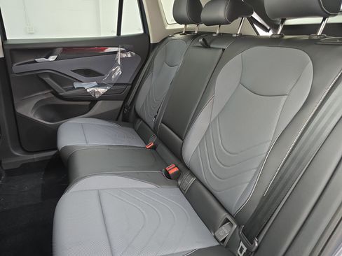 New 2026 Volkswagen Tiguan SE FWD image 14