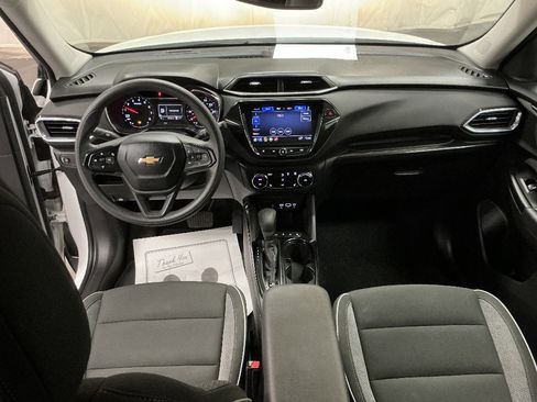 Used 2022 Chevrolet TrailBlazer LT w/ Convenience Package FWD image 12
