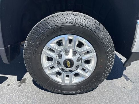 Used 2025 Chevrolet Silverado 2500 LT w/ Convenience Package AWD/4WD image 9