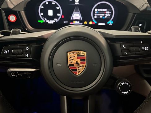 Certified 2025 Porsche Cayenne image 17