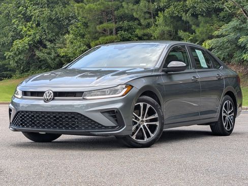 Used 2025 Volkswagen Jetta Sport FWD image 4