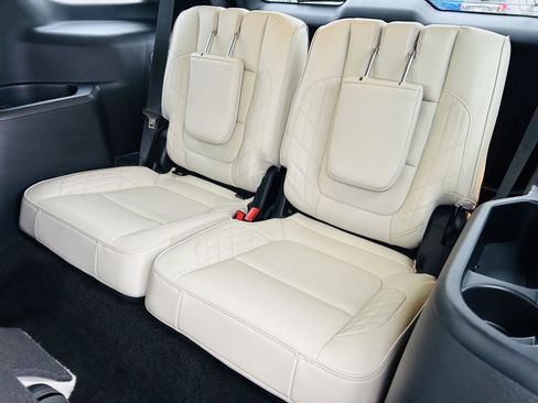 Used 2017 Ford Explorer Platinum image 31