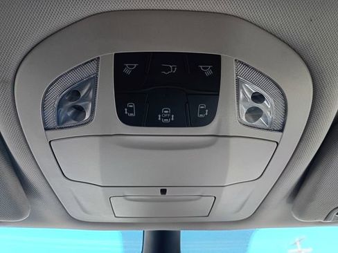 Used 2024 Chrysler Pacifica Touring-L FWD image 16