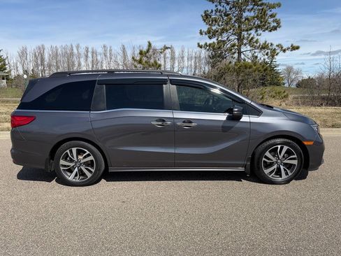 Used 2023 Honda Odyssey Touring image 2