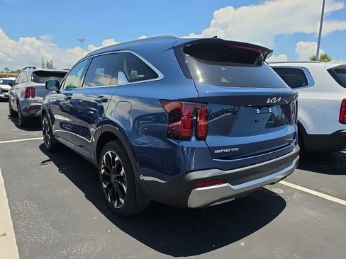Certified 2025 Kia Sorento EX w/ Panoramic Sunroof Package FWD image 11