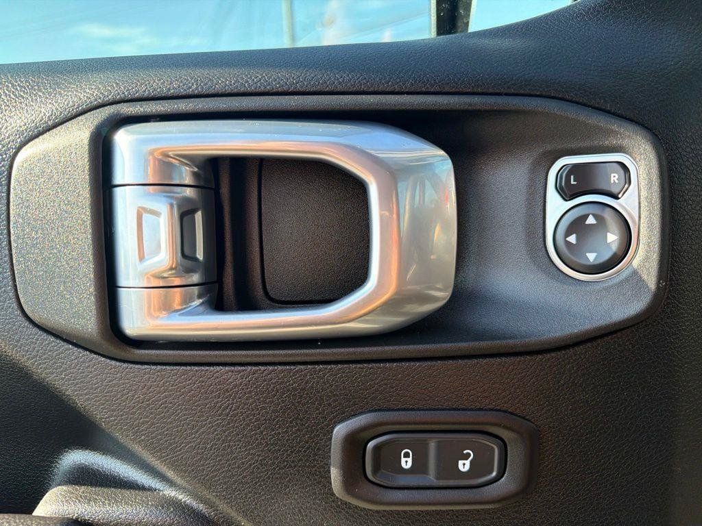 Used 2021 Jeep Wrangler Unlimited Rubicon AWD/4WD image 25