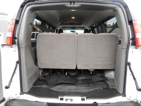 Used 2017 Chevrolet Express 3500 LT w/ LT Preferred Equipment Group image 17