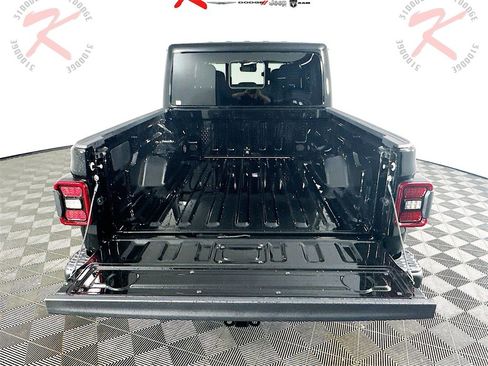 New 2025 Jeep Gladiator Rubicon w/ Convenience Group image 16