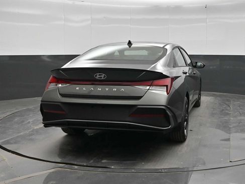 New 2026 Hyundai Elantra SEL Sport FWD image 6