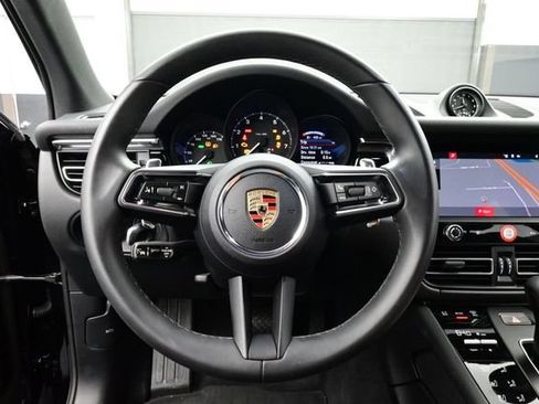 Certified 2025 Porsche Macan AWD/4WD image 8