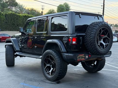 Used 2019 Jeep Wrangler Unlimited Sahara image 6