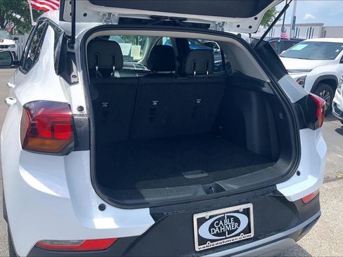 Used 2025 Buick Encore GX Preferred AWD/4WD image 4
