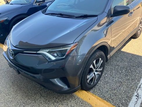Used 2016 Toyota RAV4 LE AWD/4WD image 3