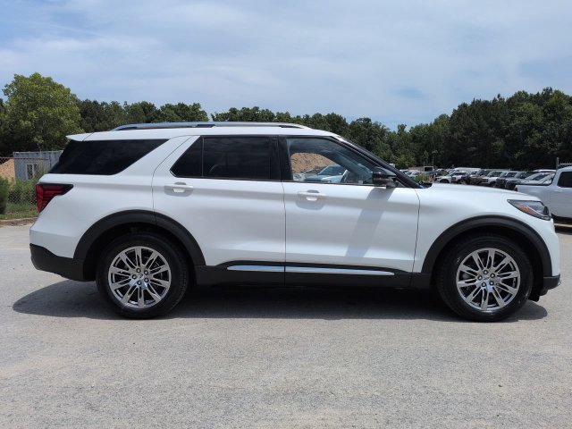 Used 2025 Ford Explorer Platinum RWD image 3