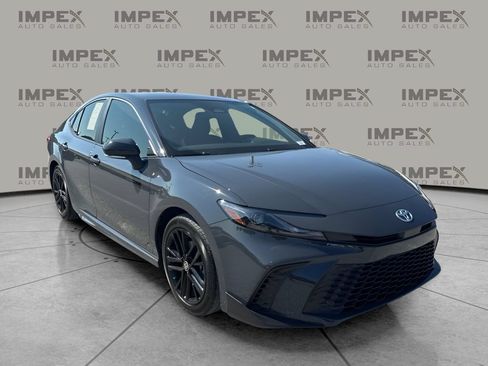 Used 2025 Toyota Camry SE FWD image 7