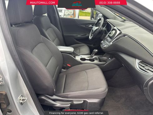 Used 2017 Chevrolet Malibu LT FWD image 12