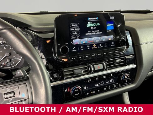 Used 2025 Nissan Pathfinder SL AWD/4WD image 9