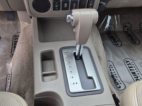 Used 2014 Nissan Frontier SL RWD image 26