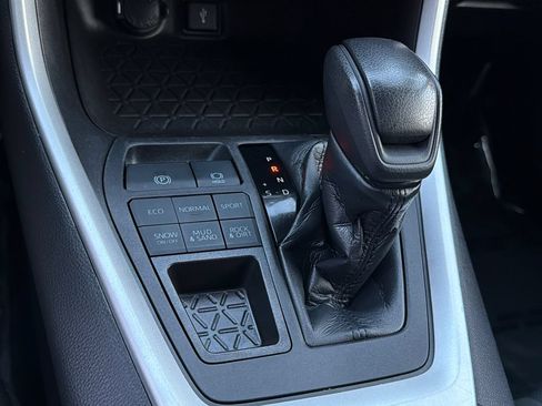 Used 2022 Toyota RAV4 XLE AWD/4WD image 28